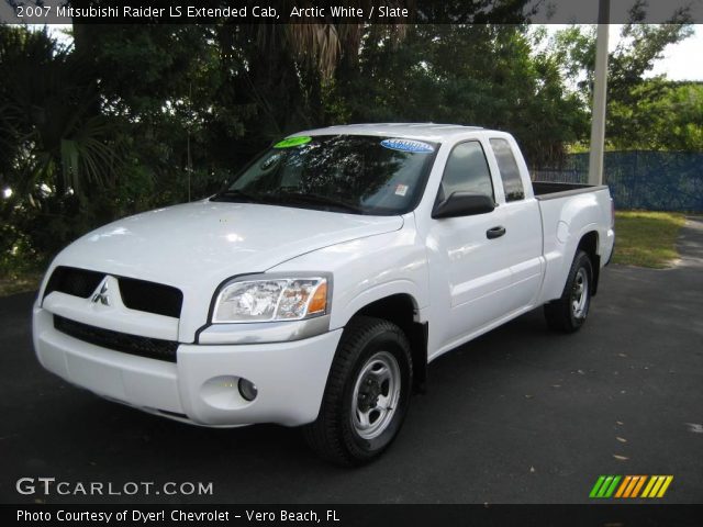 2007 Mitsubishi Raider LS Extended Cab in Arctic White