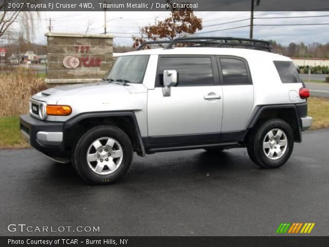 2007 Toyota FJ Cruiser 4WD in Titanium Metallic