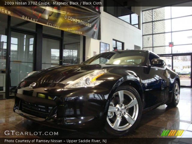 2009 Nissan 370Z Coupe in Magnetic Black