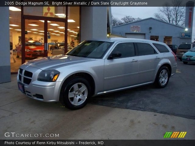 2005 Dodge Magnum SE in Bright Silver Metallic