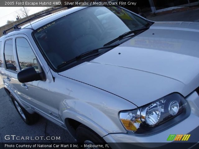 2005 Ford Escape Hybrid 4WD in Silver Metallic