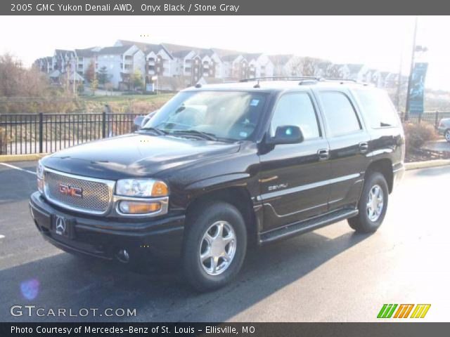 2005 GMC Yukon Denali AWD in Onyx Black