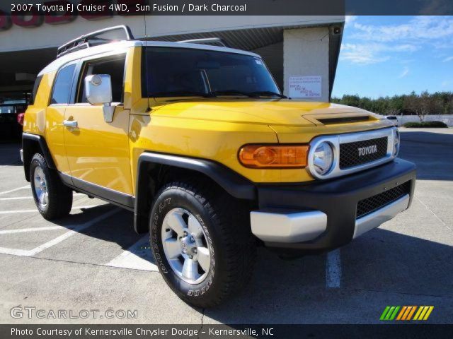 2007 Toyota FJ Cruiser 4WD in Sun Fusion