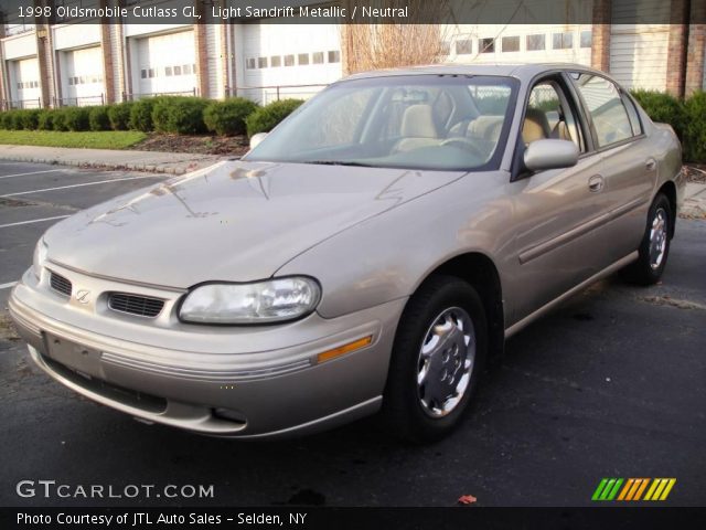 1998 Oldsmobile Cutlass GL in Light Sandrift Metallic