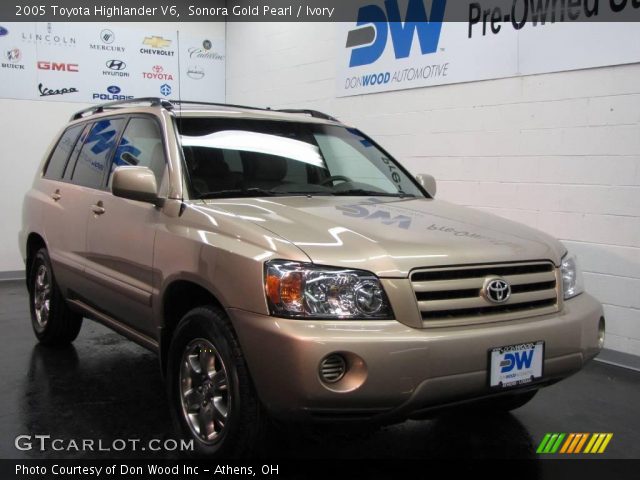 2005 Toyota Highlander V6 in Sonora Gold Pearl