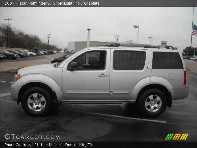 2007 Nissan Pathfinder S in Silver Lightning