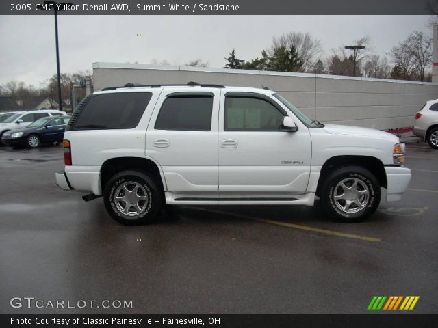 2005 GMC Yukon Denali AWD in Summit White