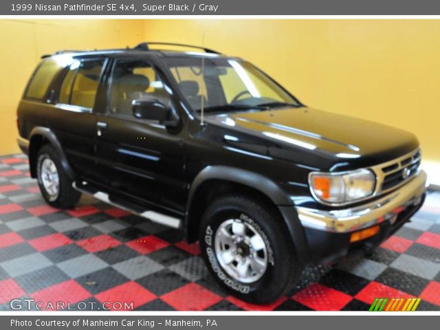 1999 Nissan Pathfinder SE 4x4 in Super Black