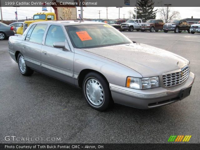 1999 Cadillac DeVille Sedan in Cashmere