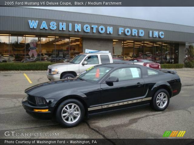 2005 Ford Mustang V6 Deluxe Coupe in Black