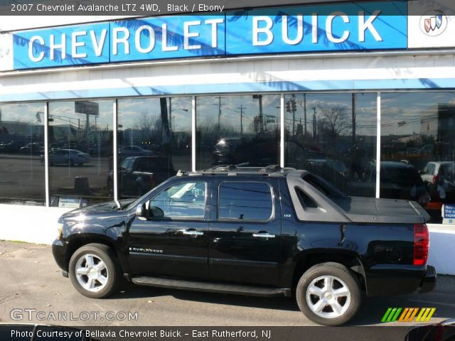 2007 Chevrolet Avalanche LTZ 4WD in Black
