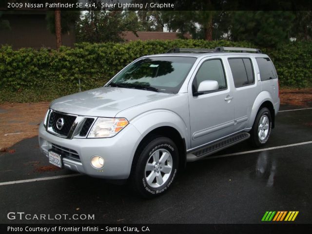 2009 Nissan Pathfinder SE 4x4 in Silver Lightning