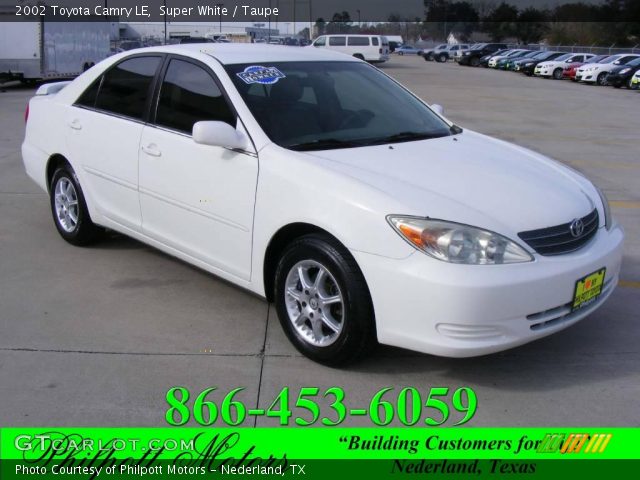 2002 Toyota Camry LE in Super White