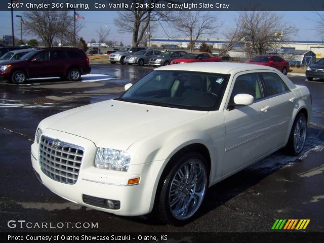 2007 Chrysler 300 Touring in Cool Vanilla