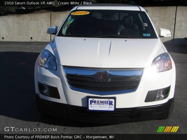 2009 Saturn Outlook XR AWD in Cream White
