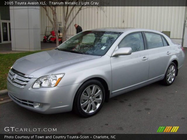 2005 Toyota Avalon XLS in Titanium Metallic