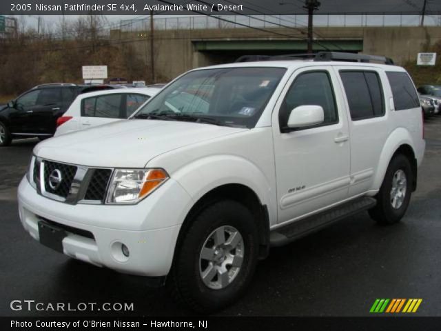 2005 Nissan Pathfinder SE 4x4 in Avalanche White