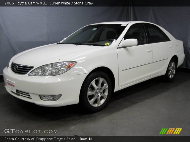 2006 Toyota Camry XLE in Super White