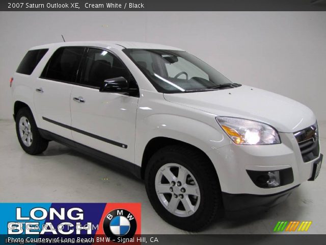 2007 Saturn Outlook XE in Cream White