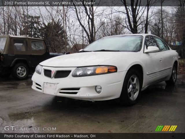 2002 Pontiac Bonneville SE in Ivory White