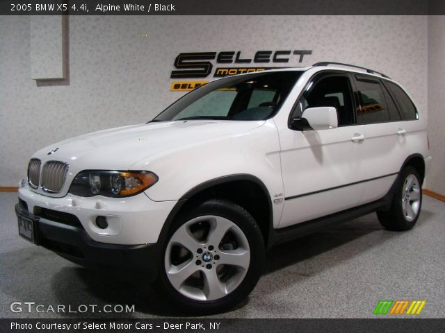 2005 BMW X5 4.4i in Alpine White