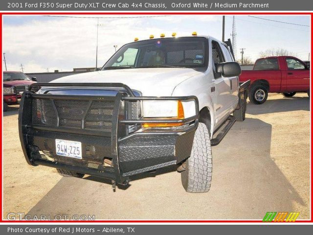 2001 Ford F350 Super Duty XLT Crew Cab 4x4 Chassis in Oxford White