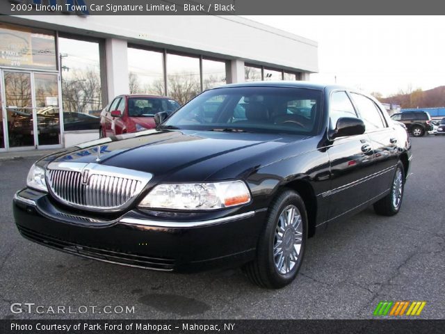 2009 Lincoln Town Car Signature Limited in Black