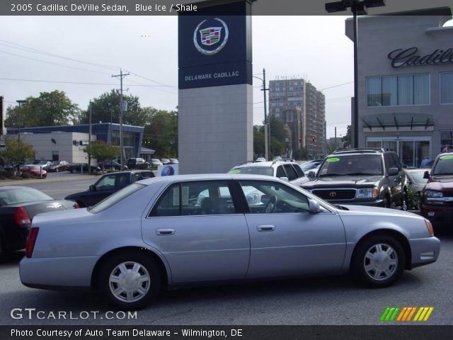 2005 Cadillac DeVille Sedan in Blue Ice
