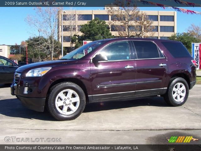 2009 Saturn Outlook XE in Garnet Red
