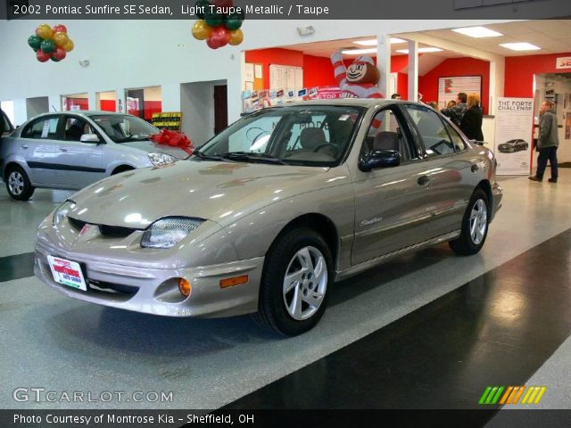 2002 Pontiac Sunfire SE Sedan in Light Taupe Metallic