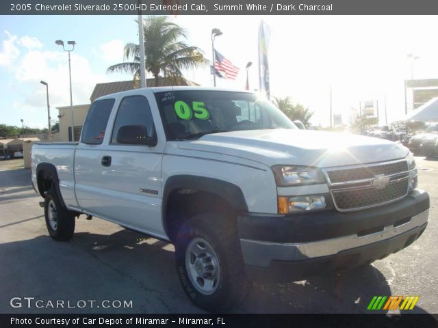 2005 Chevrolet Silverado 2500HD Extended Cab in Summit White