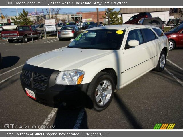 2006 Dodge Magnum SXT in Stone White