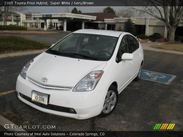 2005 Toyota Prius Hybrid in Super White