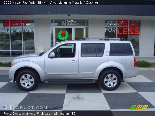 2006 Nissan Pathfinder SE 4x4 in Silver Lightning Metallic