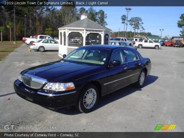 2009 Lincoln Town Car Signature Limited in Black