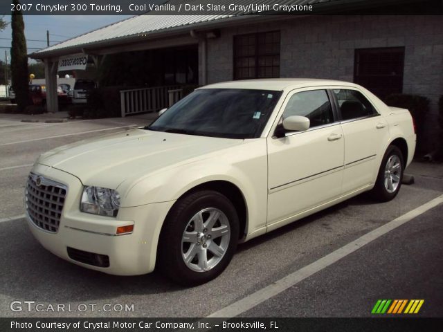 2007 Chrysler 300 Touring in Cool Vanilla
