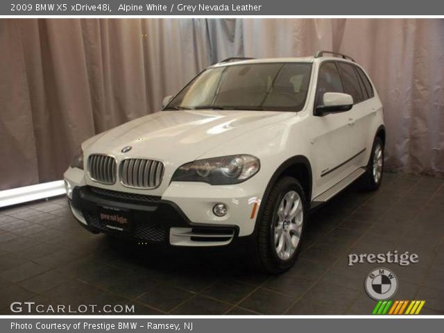 2009 BMW X5 xDrive48i in Alpine White
