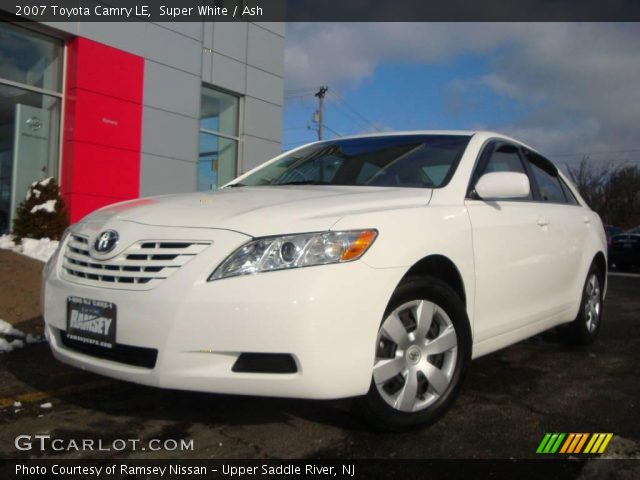 2007 Toyota Camry LE in Super White