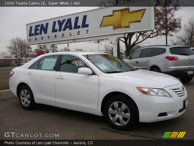 2009 Toyota Camry LE in Super White
