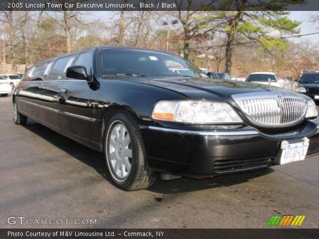 2005 Lincoln Town Car Executive Limousine in Black