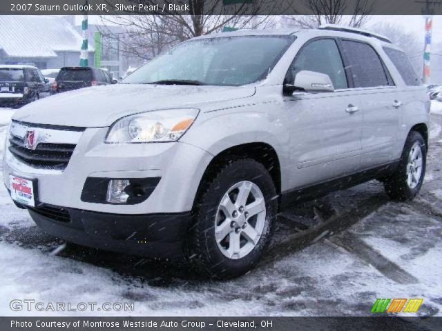 2007 Saturn Outlook XR in Silver Pearl