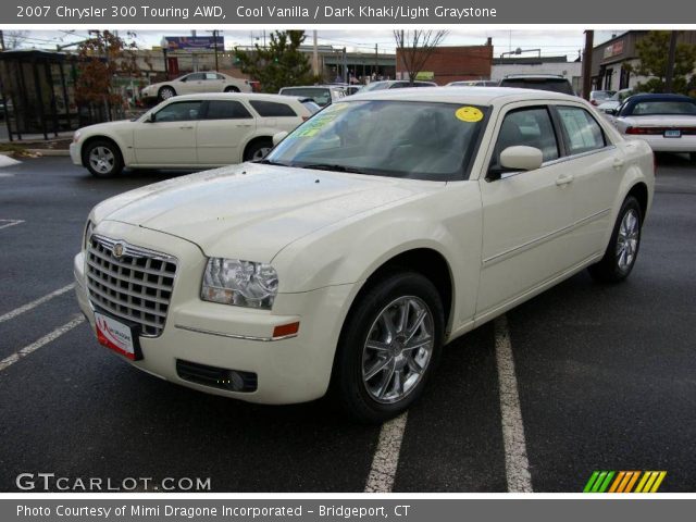 2007 Chrysler 300 Touring AWD in Cool Vanilla
