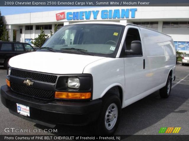 2009 Chevrolet Express 2500 Extended Cargo Van in Summit White