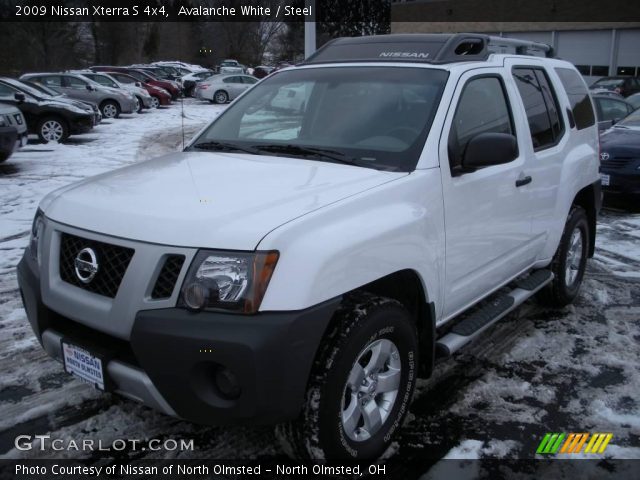 2009 Nissan Xterra S 4x4 in Avalanche White