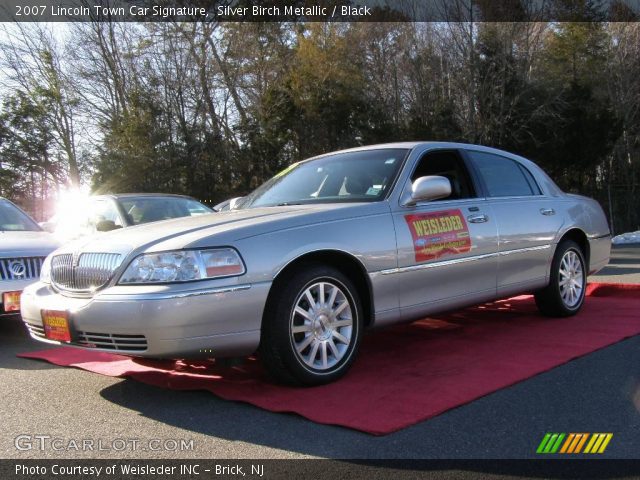 2007 Lincoln Town Car Signature in Silver Birch Metallic