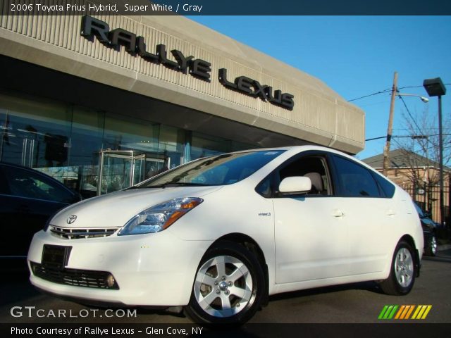 2006 Toyota Prius Hybrid in Super White