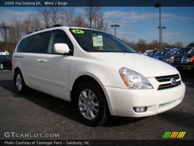 2006 Kia Sedona EX in White