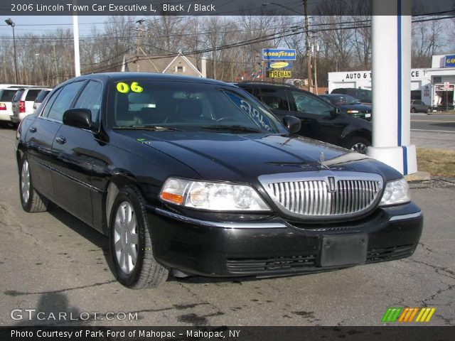 2006 Lincoln Town Car Executive L in Black