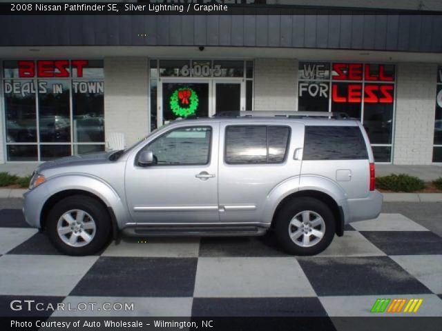 2008 Nissan Pathfinder SE in Silver Lightning