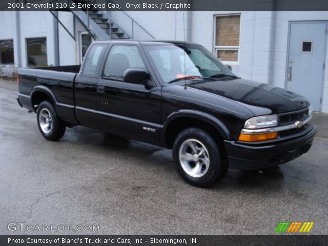 2001 Chevrolet S10 LS Extended Cab in Onyx Black